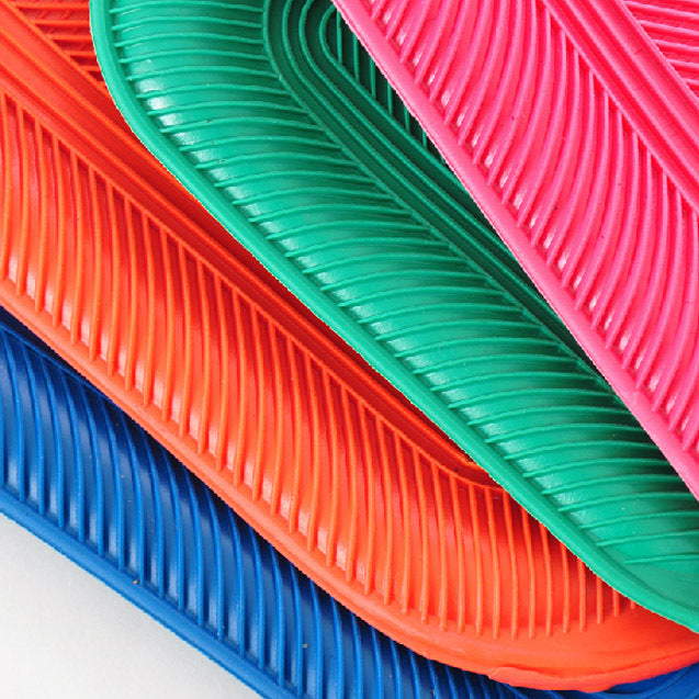 L104 Hot water bottle to warm hands