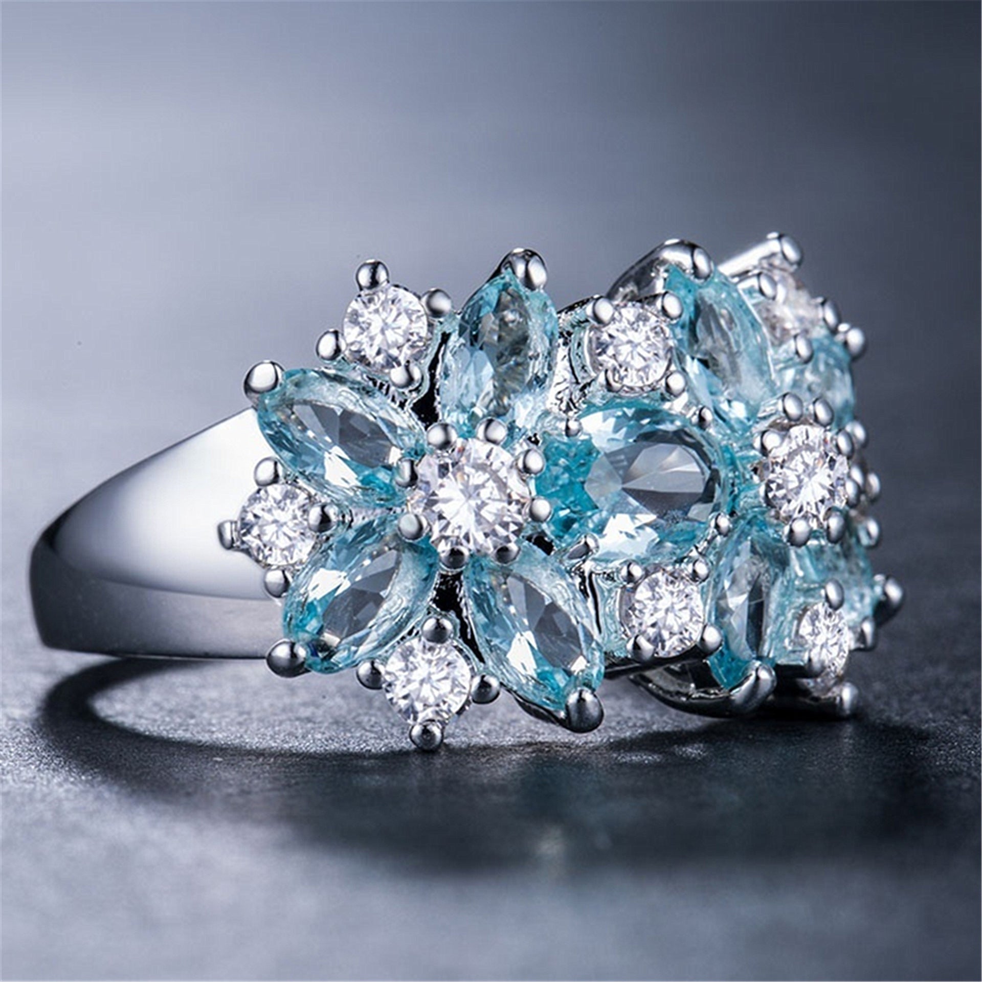 Zircon Creative Bloom Flower Rhinestone-embedded Ring