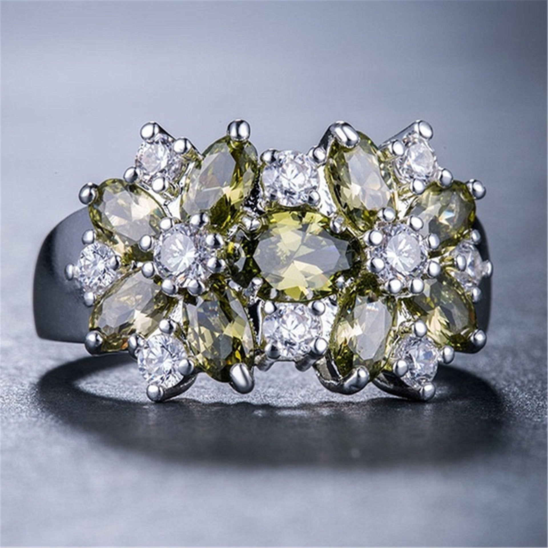 Zircon Creative Bloom Flower Rhinestone-embedded Ring