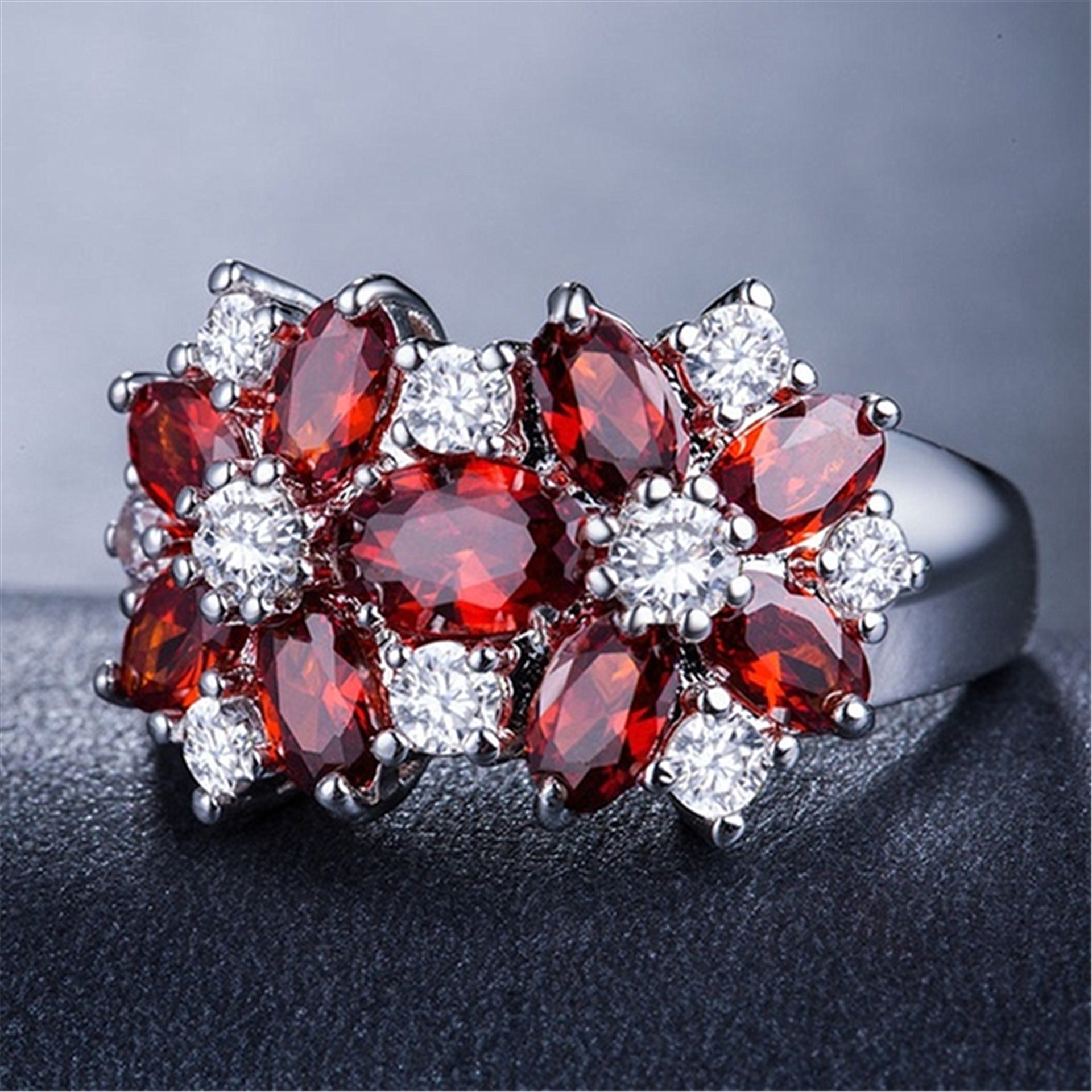 Zircon Creative Bloom Flower Rhinestone-embedded Ring