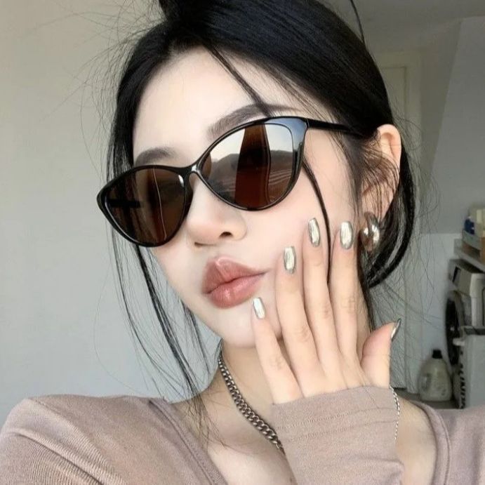 Retro Sunglasses Fashion And Ultra Light UV Protection Sunglasses