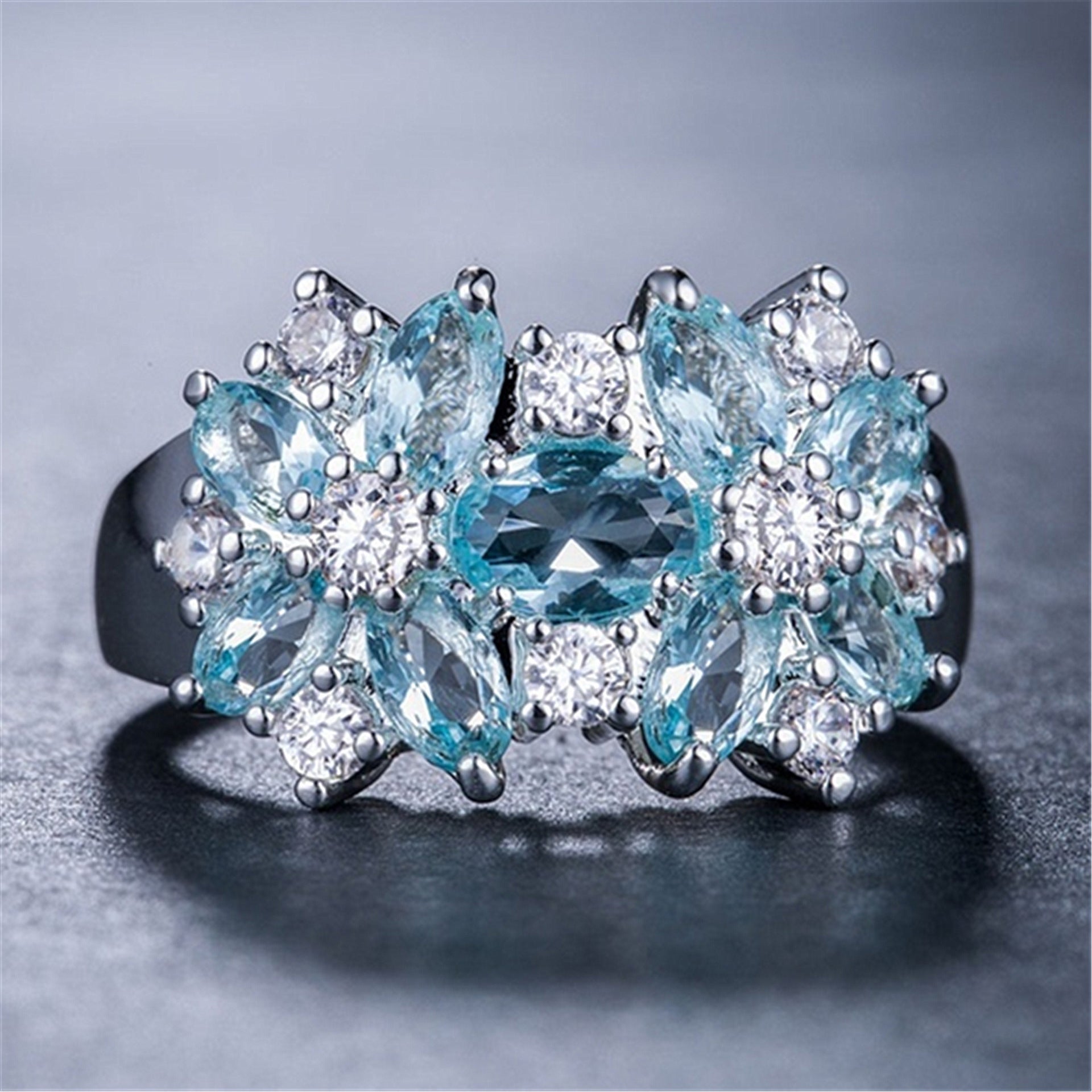 Zircon Creative Bloom Flower Rhinestone-embedded Ring